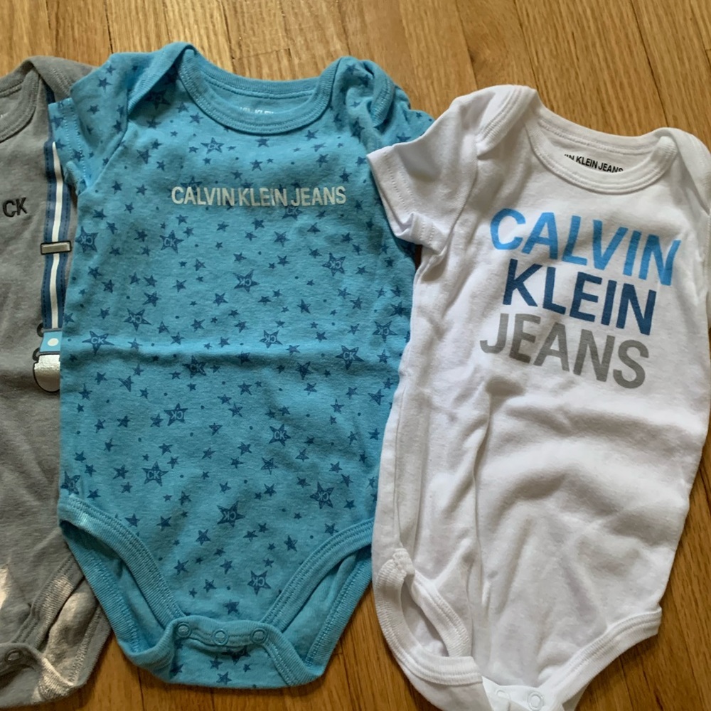 Calvin Klein Jeans 4 Pack Onesies - Picture 3 of 7
